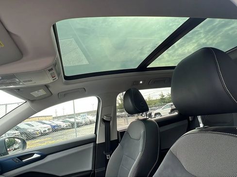 Used 2022 Volkswagen Taos SE image 31