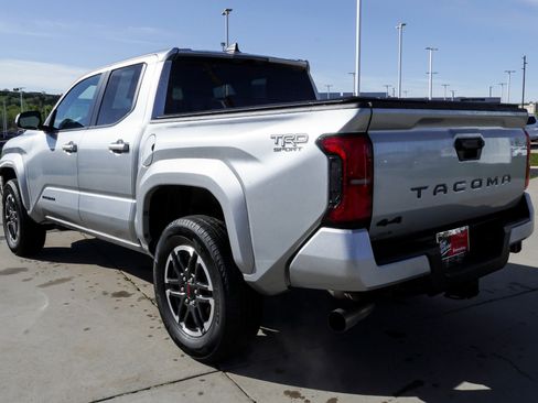 Certified 2025 Toyota Tacoma TRD Sport AWD/4WD image 6