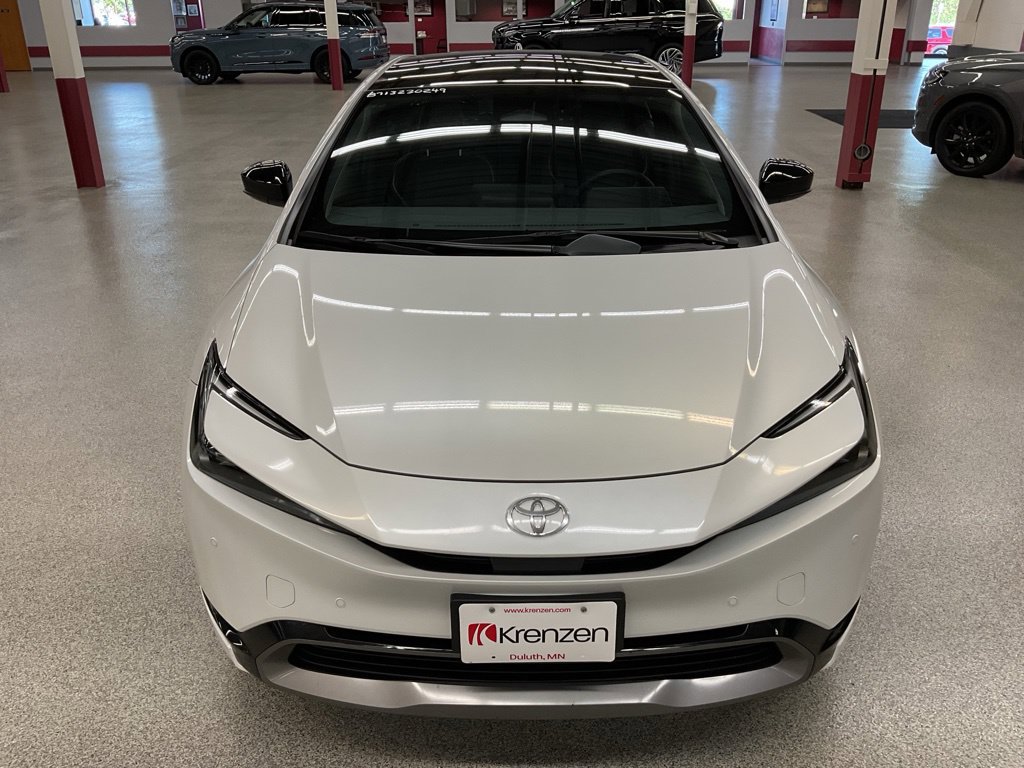 Used 2024 Toyota Prius XLE AWD/4WD image 2