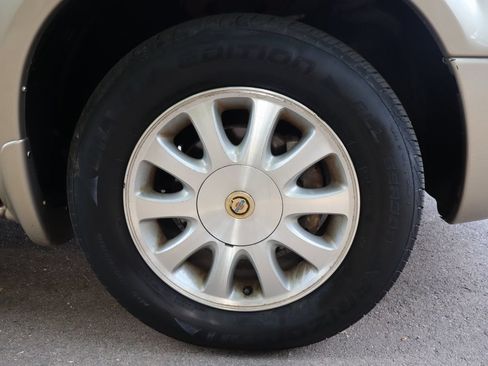 Used 2002 Chrysler Town & Country EX FWD image 42