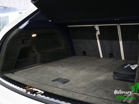 Used 2023 Bentley Bentayga AWD/4WD image 18