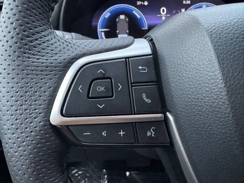 Used 2025 Toyota Sienna Limited AWD/4WD image 29