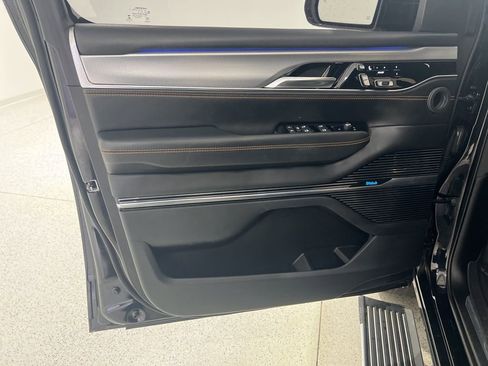 Used 2023 Jeep Grand Wagoneer Series III image 21