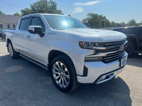 Used 2020 Chevrolet Silverado 1500 High Country w/ Technology Package AWD/4WD image 8