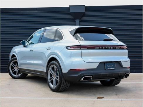 Certified 2025 Porsche Cayenne AWD/4WD image 3