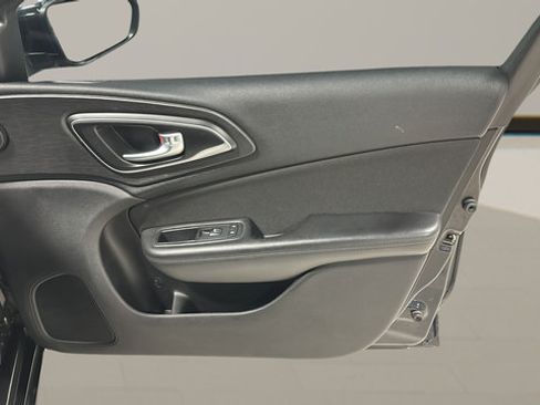 Used 2016 Chrysler 200 Limited w/ Convenience Group FWD image 26