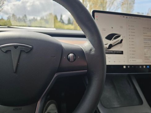 Used 2023 Tesla Model Y Long Range AWD/4WD image 28