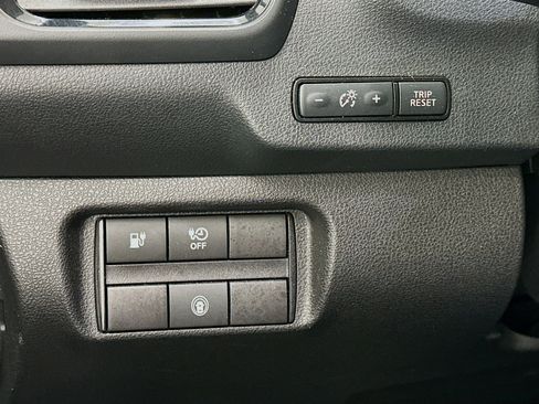 Used 2025 Nissan Leaf S image 17