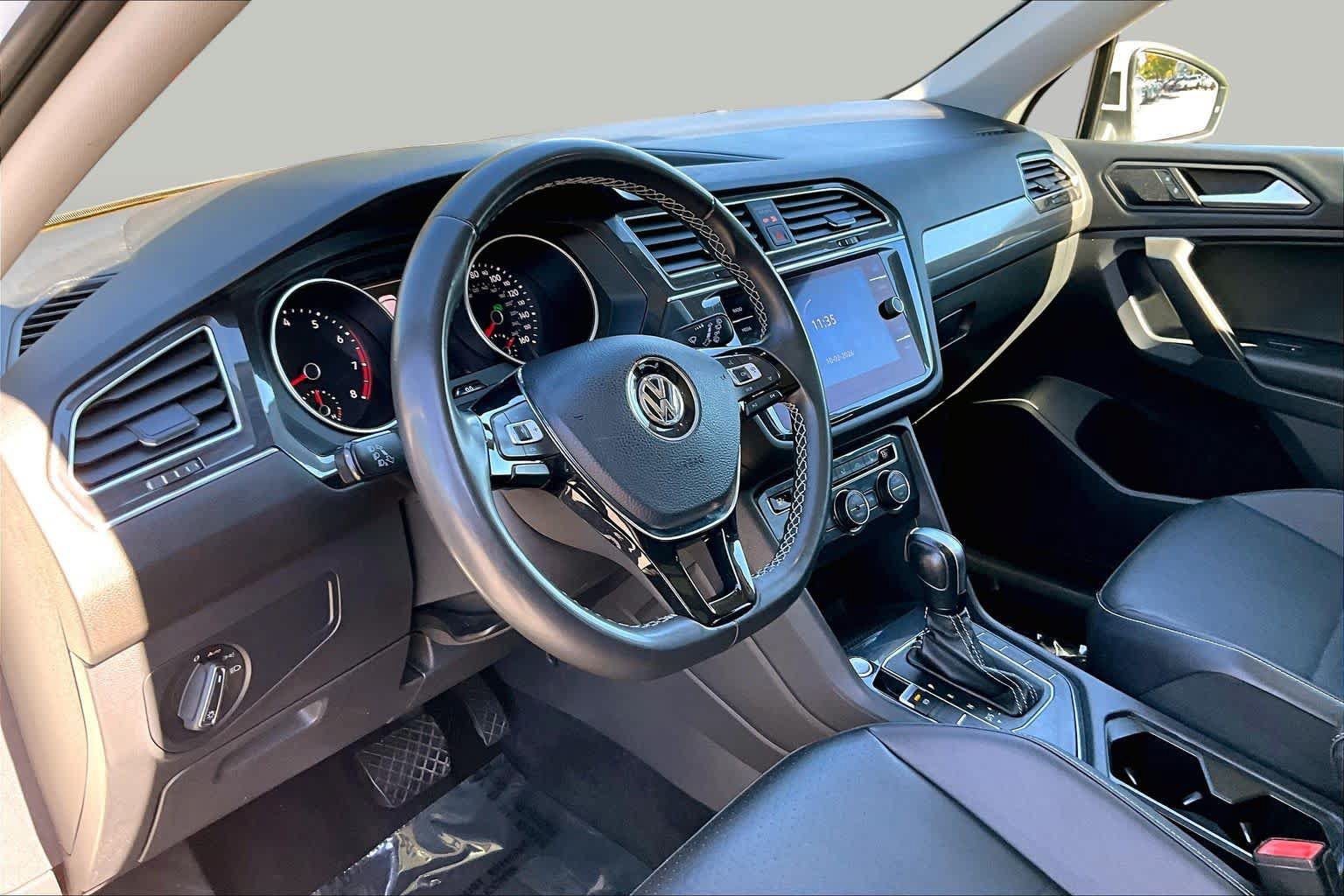 Used 2021 Volkswagen Tiguan SE w/ Panoramic Sunroof Package FWD image 18