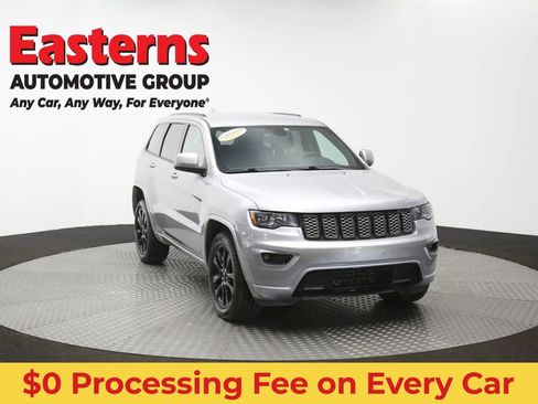Used 2017 Jeep Grand Cherokee Laredo AWD/4WD image 50