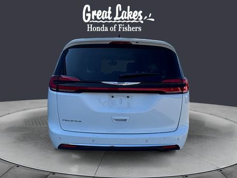 Used 2024 Chrysler Pacifica Touring-L FWD image 4