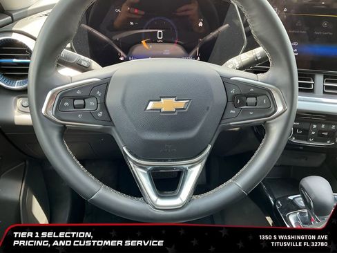 Used 2025 Chevrolet Trax LT w/ LT Convenience Package FWD image 30