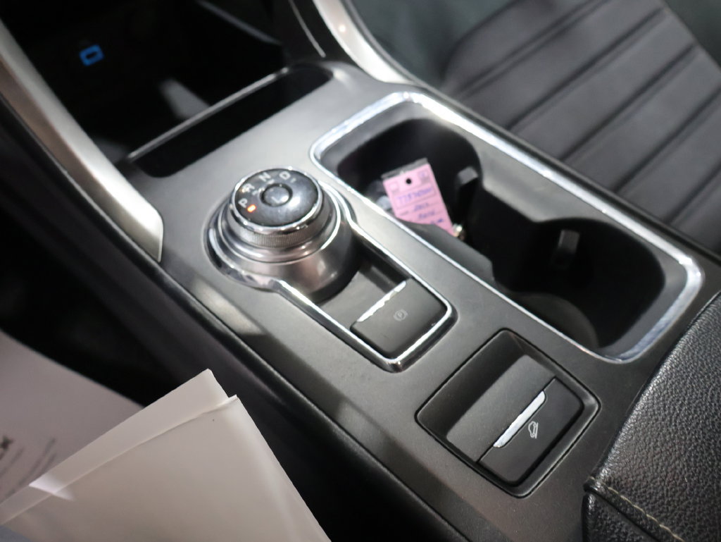 Used 2017 Ford Fusion SE FWD image 8