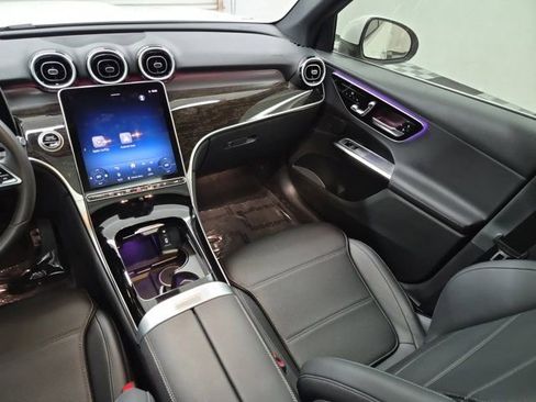 Used 2025 Mercedes-Benz GLC 300 image 13