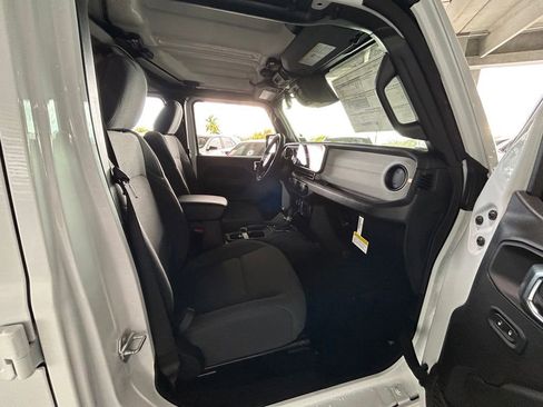 New 2026 Jeep Gladiator Sport image 25