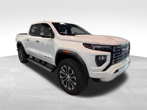 Used 2026 GMC Canyon Denali AWD/4WD image 3