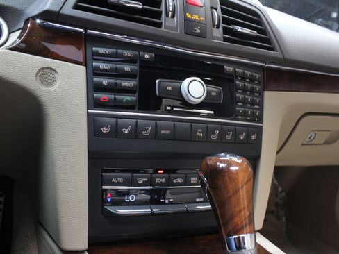 Used 2011 Mercedes-Benz E 550 Cabriolet image 46