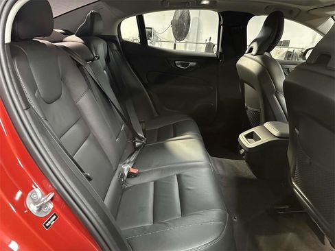 Used 2023 Volvo S60 B5 Plus image 15