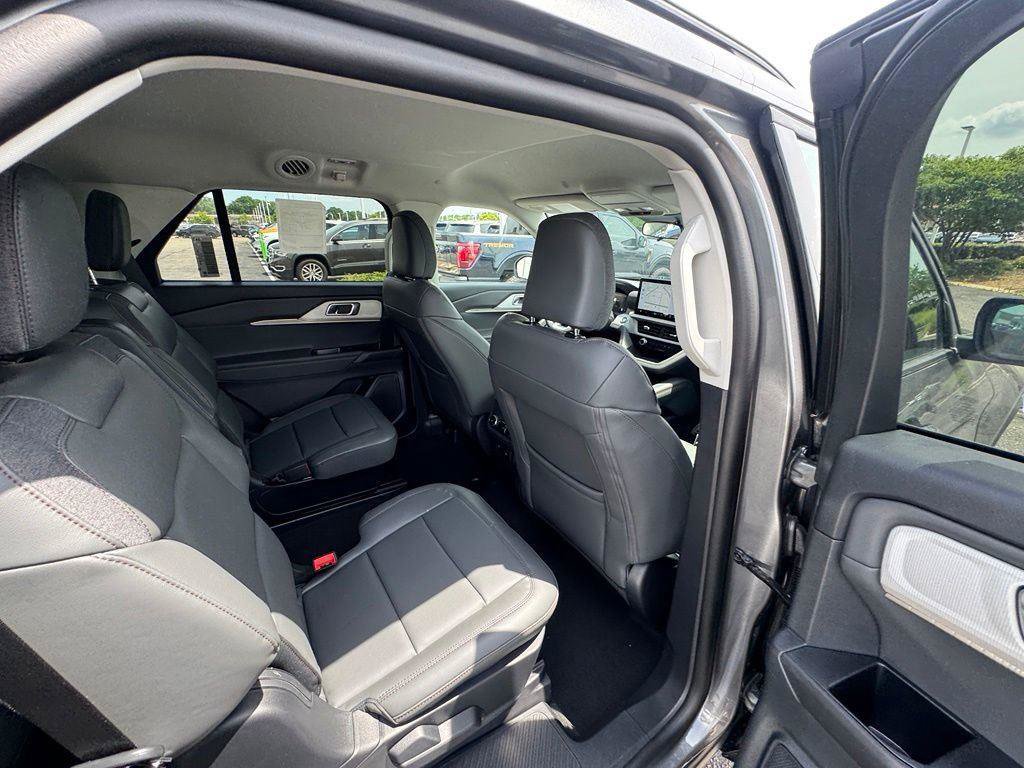 New 2026 Ford Explorer Active w/ Active Comfort Package AWD/4WD image 15