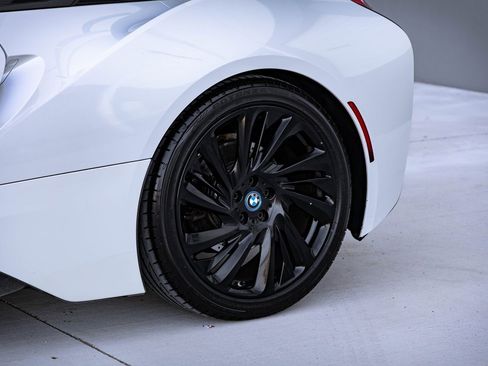 Used 2017 BMW i8 image 7