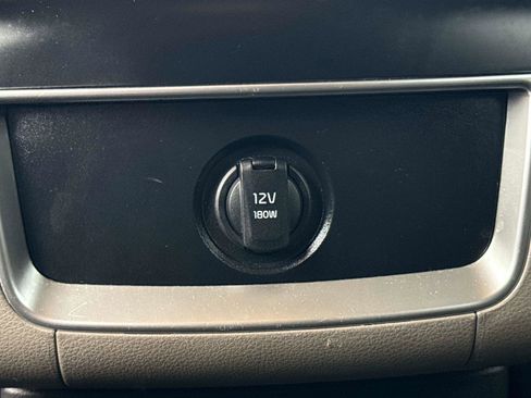 Used 2025 Kia Carnival FWD image 16