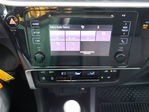 Used 2019 Toyota Corolla LE w/ LE Premium Package w/Moonroof image 20