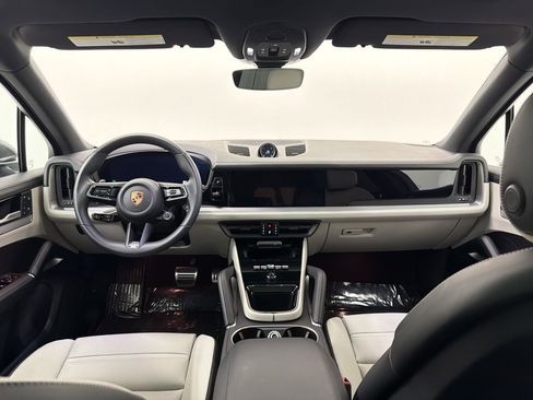 Certified 2025 Porsche Cayenne S AWD/4WD image 17