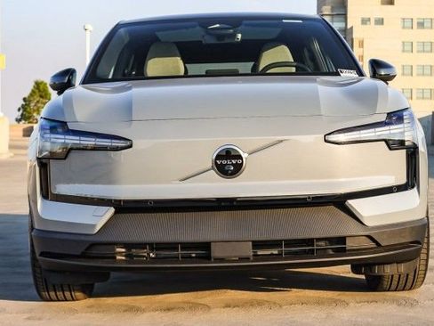 New 2025 Volvo EX30 Ultra w/ Protection Package Premier image 2