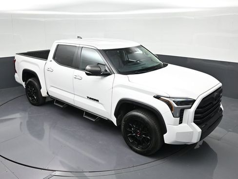 Used 2024 Toyota Tundra SR5 w/ SR5 Premium Package AWD/4WD image 28