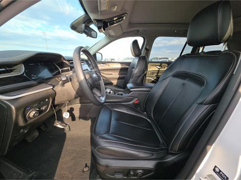 Used 2024 Jeep Grand Cherokee Limited 4xe AWD/4WD image 4