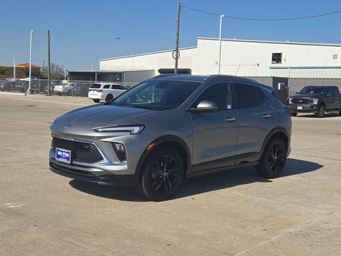 Used 2024 Buick Encore GX Sport Touring image 9