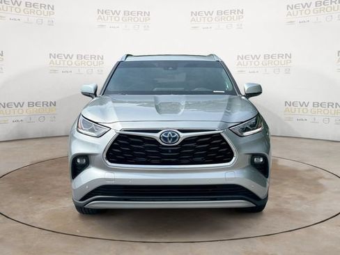 Used 2024 Toyota Highlander Platinum AWD/4WD image 8
