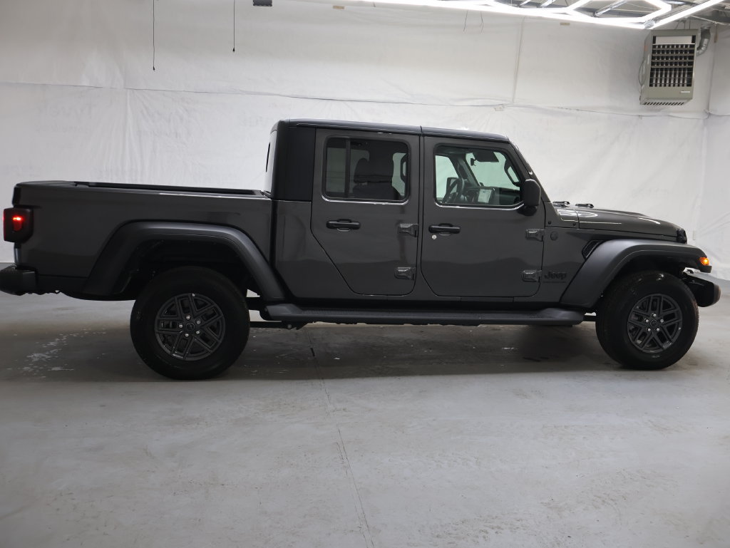 Used 2025 Jeep Gladiator Sport AWD/4WD image 8