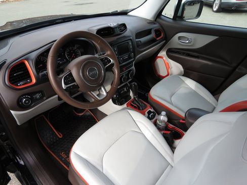 Used 2015 Jeep Renegade Limited image 12