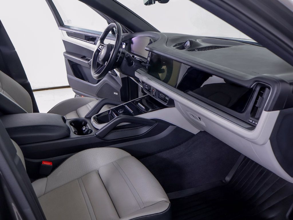 Certified 2024 Porsche Cayenne Coupe AWD/4WD image 8