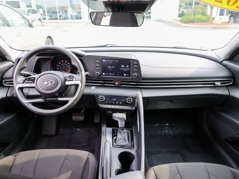 Used 2023 Hyundai Elantra SEL FWD image 6
