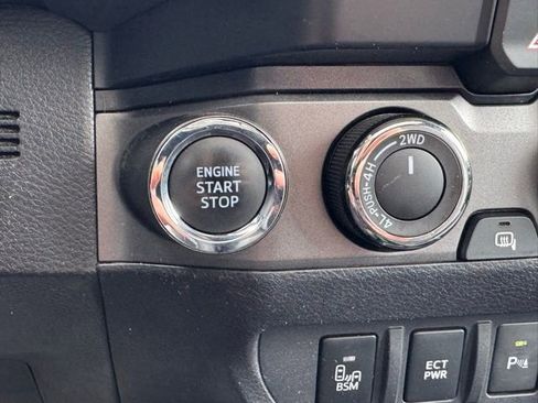 Used 2022 Toyota Tacoma TRD Off-Road w/ TRD Premium Off Road Package image 31