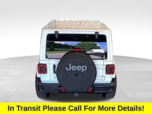 Used 2018 Jeep Wrangler Unlimited Sahara w/ Uconnect 4C Nav & Sound Group AWD/4WD image 9