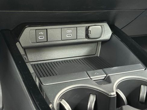 New 2025 Toyota Prius Plug-In Hybrid FWD image 23