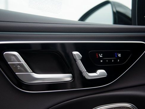 Certified 2025 Mercedes-Benz E 350 4MATIC Sedan image 22