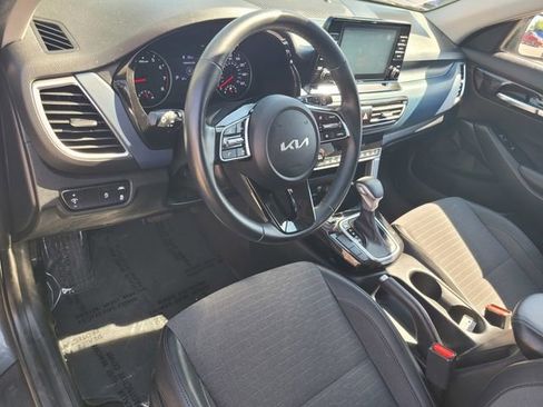 Used 2023 Kia Seltos S image 9