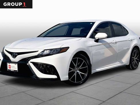 Used 2023 Toyota Camry SE image 1
