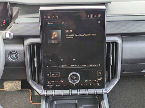 Used 2025 GMC Acadia AT4 w/ Luxury Package image 26