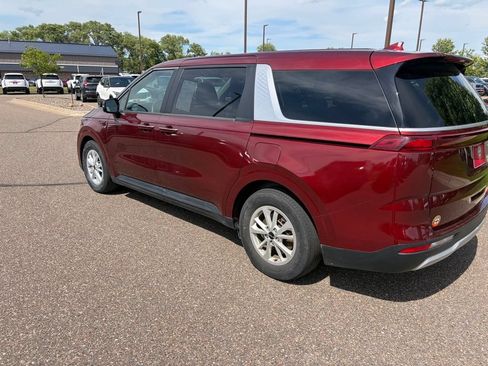 Used 2023 Kia Carnival LX FWD image 6