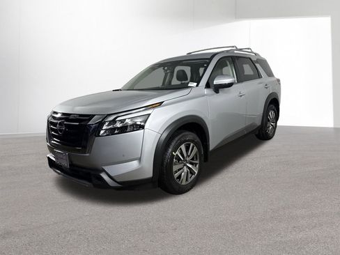 New 2025 Nissan Pathfinder SL image 2
