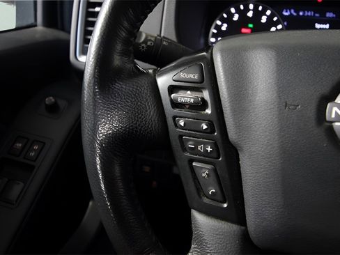 Used 2022 Nissan Frontier SV image 15