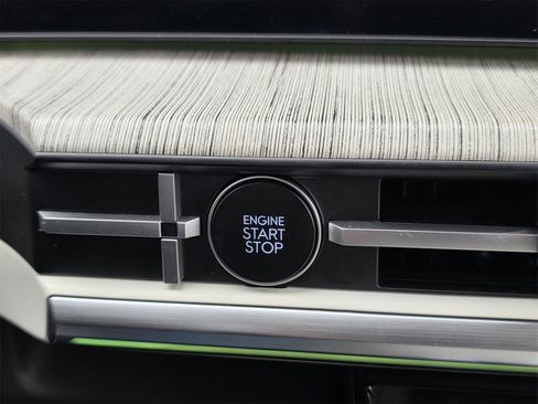 Used 2025 Hyundai Santa Fe Calligraphy image 16