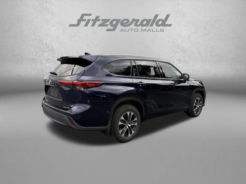 Used 2022 Toyota Highlander XLE AWD/4WD image 8
