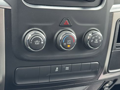 Used 2019 RAM 1500 Classic SLT image 10