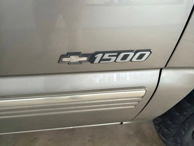 Used 2001 Chevrolet Silverado 1500 LS w/ Firm Ride Suspension Pkg AWD/4WD image 10